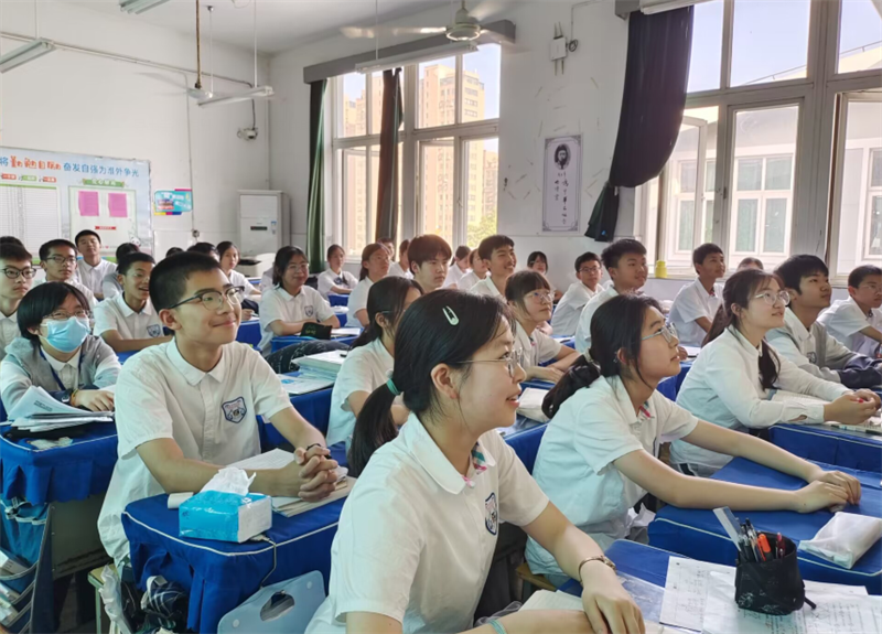 父爱如山伴前行，奋斗实干赢未来