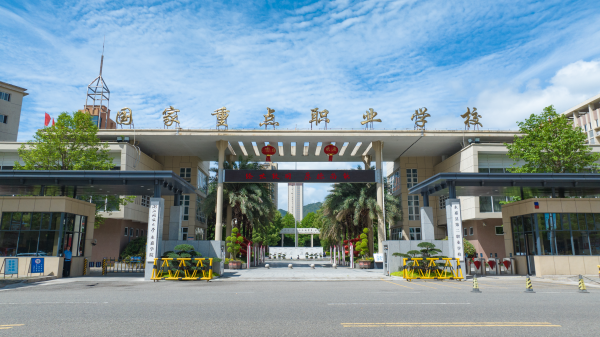 1705387836365427.png 校门.png